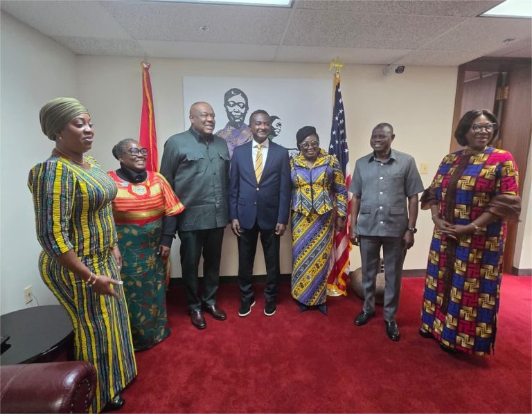 Ambassador Smith welcomes Members of Parliamentary Standing Committee on Ways and Means