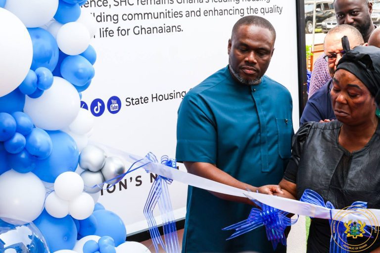 Works and Housing Minister commissions new 24-Hour Service Centre