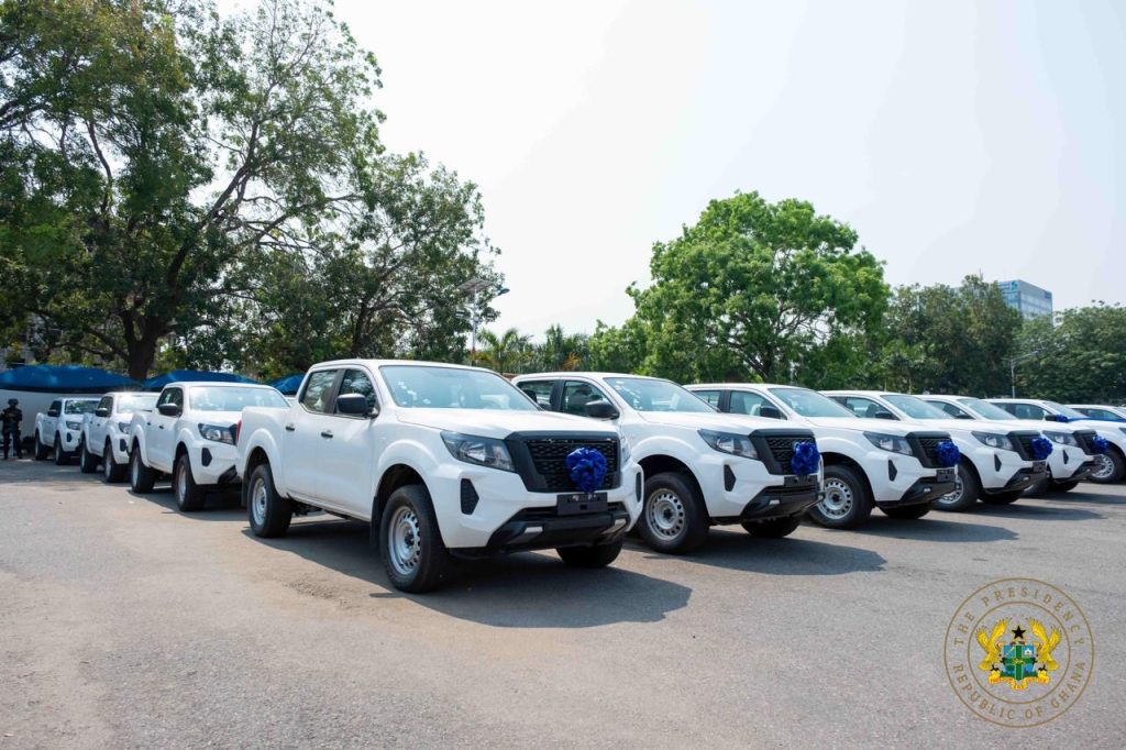 Government Delivers 100 Pickup Trucks to Police Service