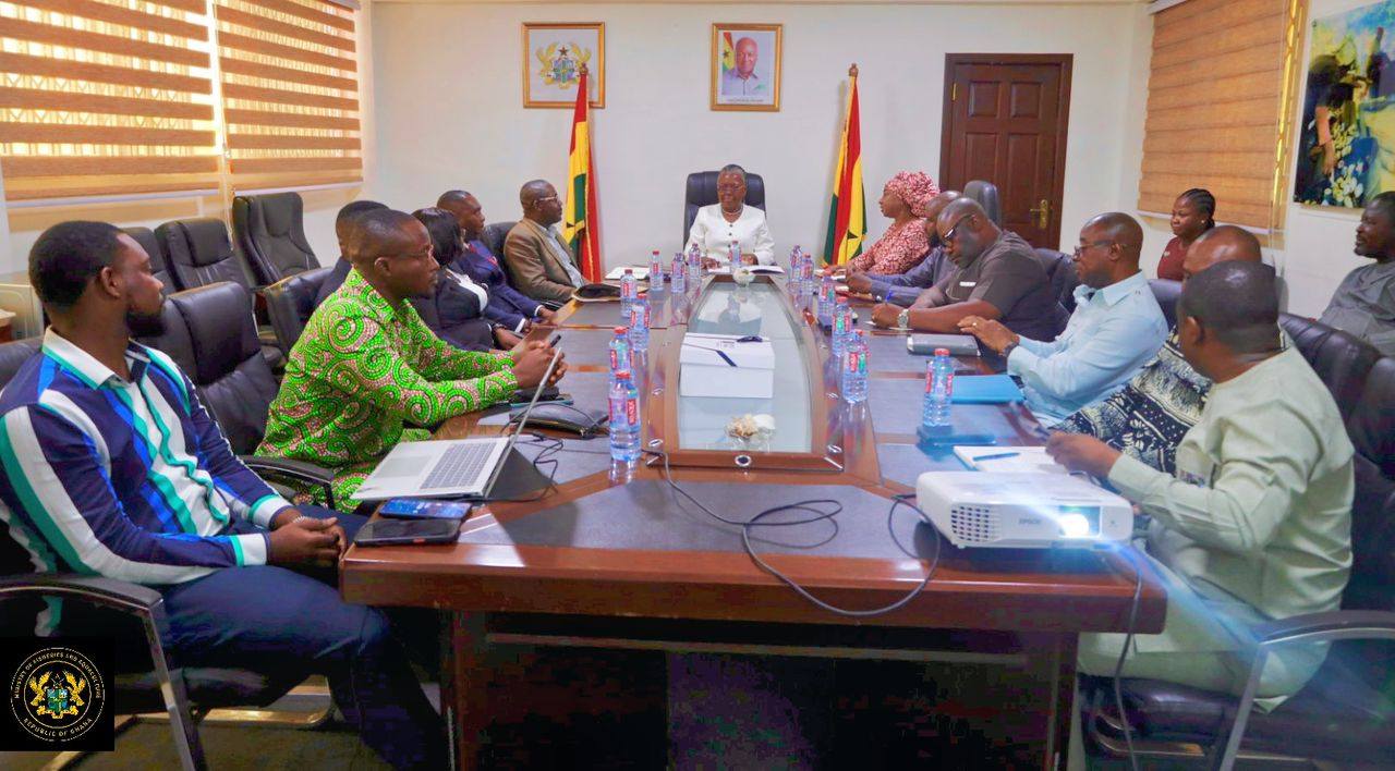 Fisheries Minister Briefed on a Four-Year Ocean Governance Project