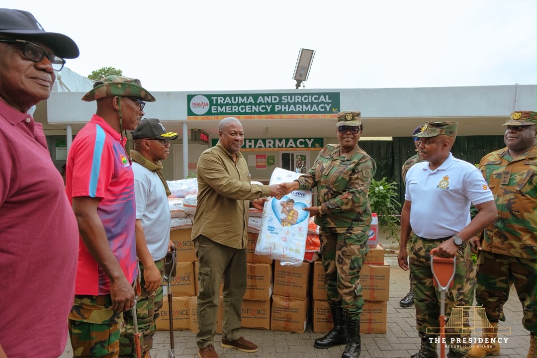 President Mahama presents relief items to 37 Military Hospital and Mamobi Polyclinic