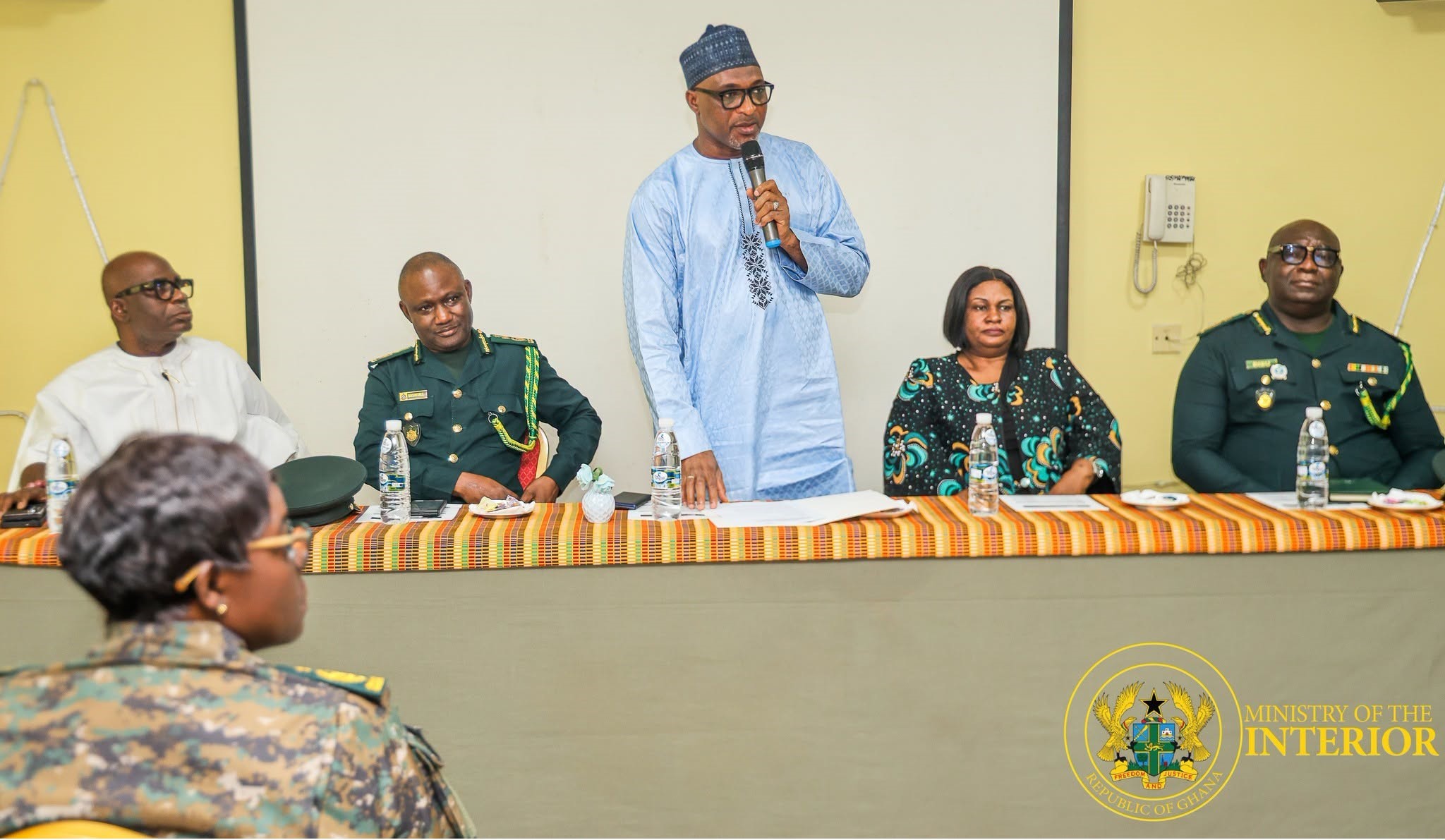 Interior Minister Directs Immigration Service to Crack Down on Illegal Immigration