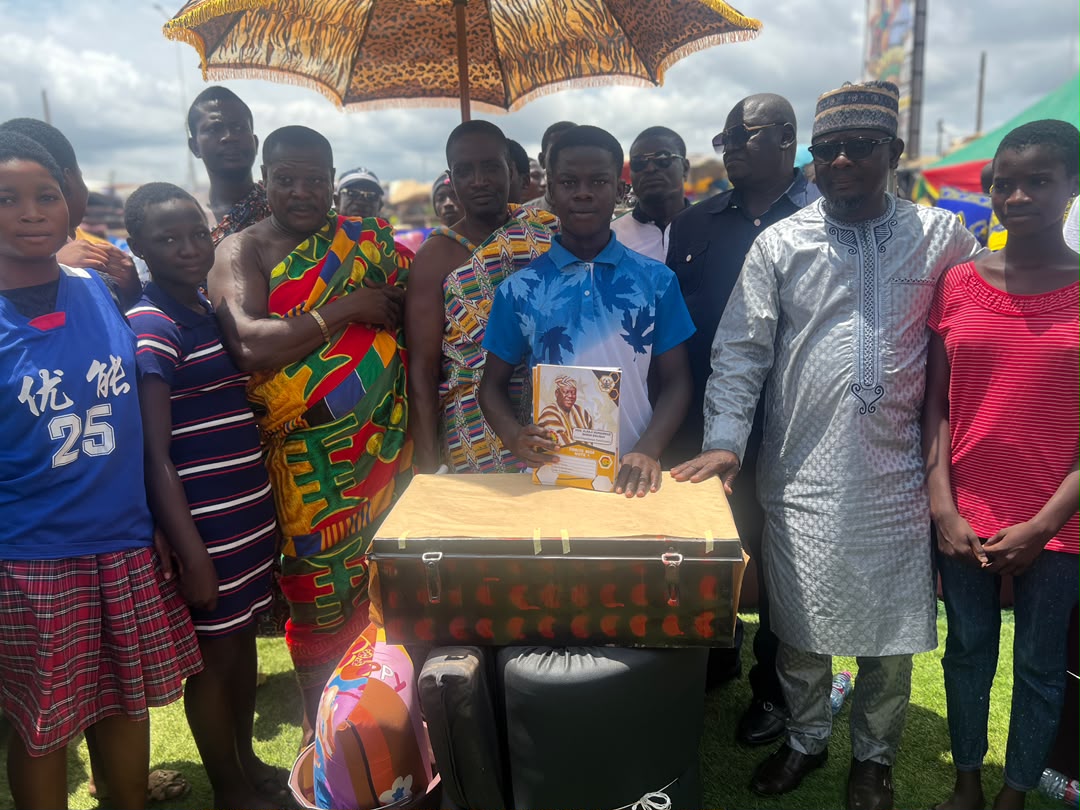 MP for Ejura-Sekyedumase Supports Over 500 SHS Freshers with Educational Items