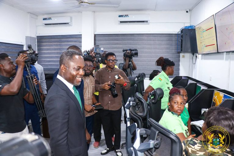  Health Minister Inspects System to Tackle ‘No Bed Syndrome’